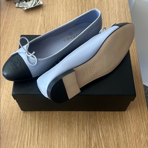 Women's Black and Lavender Ballet Flats - Picture 3 of 3